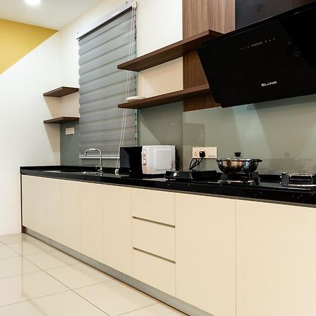 Southwest Island Suite By D Imperio Homestay Bayan Lepas Zewnętrze zdjęcie
