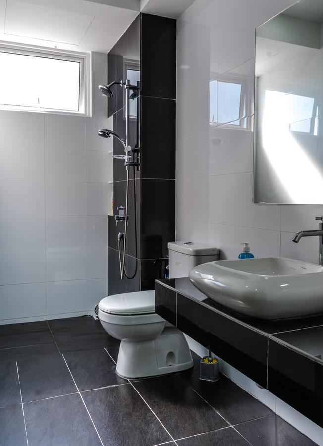 Southwest Island Suite By D Imperio Homestay Bayan Lepas Zewnętrze zdjęcie